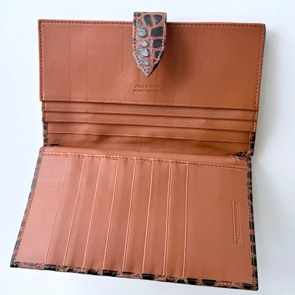 J. Peterman Brown Crocodile-Embossed Italian Leather Clutch / Wallet - Picture 6 of 13